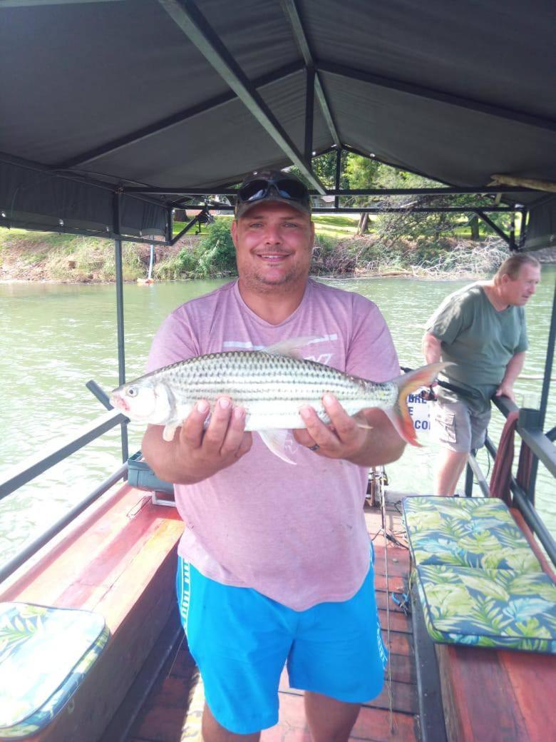 Hippo Retreat & Tiger Fishing Komatipoort Exteriör bild